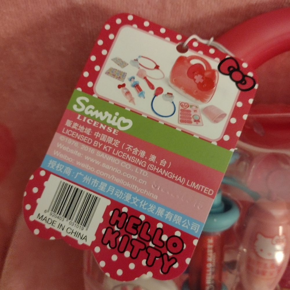 EXCLUSIVE - Hello Kitty Officially Licensed Doctor/Nurse Playset - Picture 5 of 10